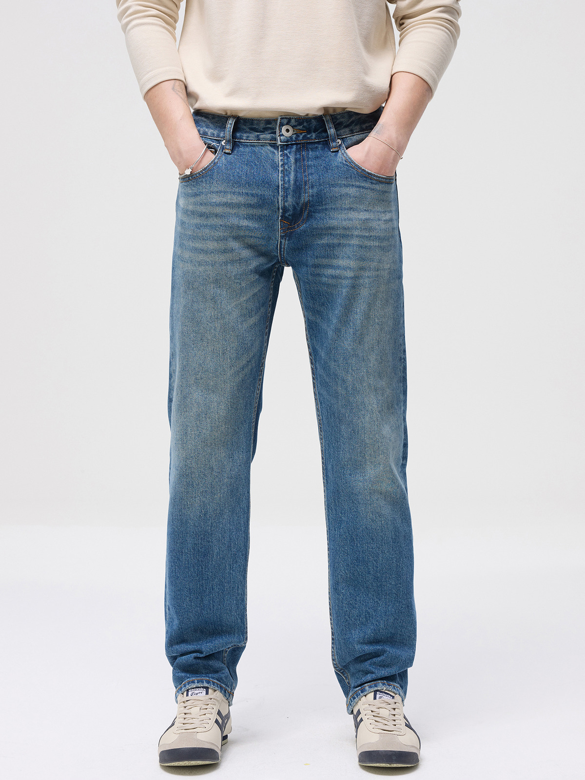 Model front fit view